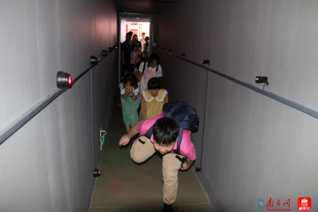 揭阳师生在当地消防科普体验馆体验学习消防安全知识