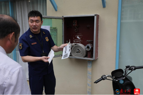 深圳消防深入辖区火灾高风险区域，对存在的消防安全隐患进行排查曝光