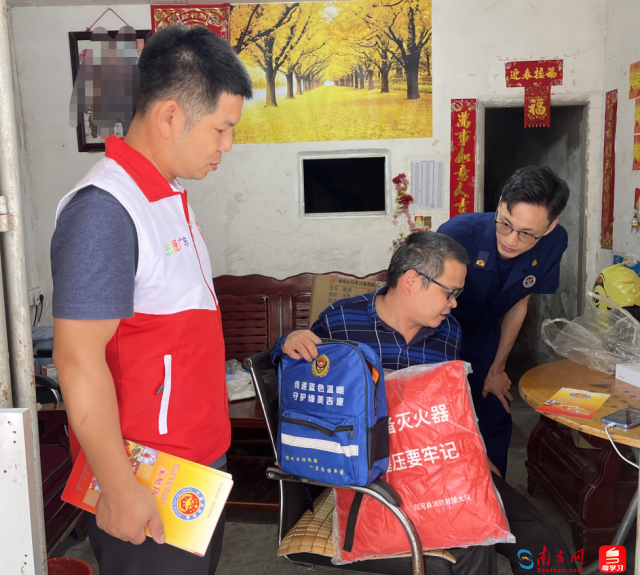汕尾消防联合当地志愿者开展消防安全进家庭活动