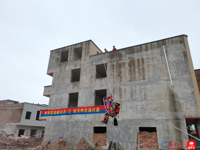茂名消防开展“全国防灾减灾日”地震救援实战演练