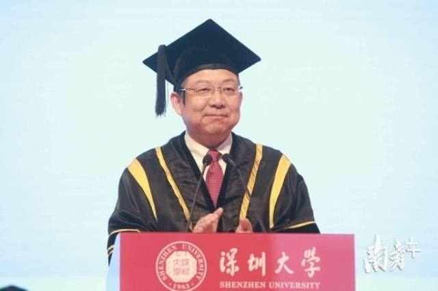 深圳大学党委通知李清泉。