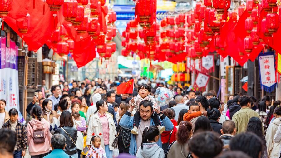 Chinese revel in culture, tourism feast during week-long National Day holiday