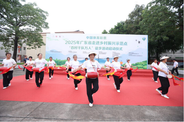 在中山推出了“百年，成千上万的团队，一千人
