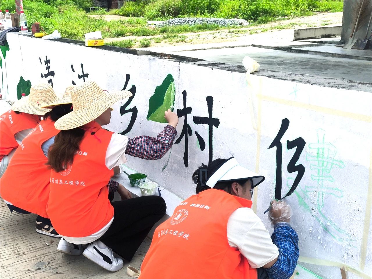 广东药科大学锦绣绘彩突击队走进罗定市船步镇