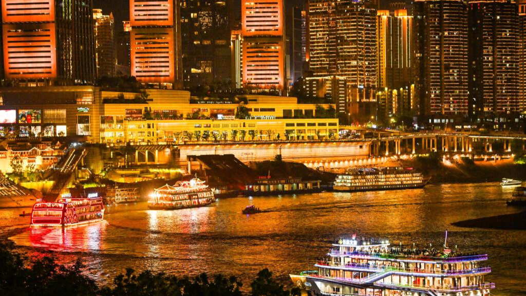 Vibrant snapshots of China during Labor Day holiday