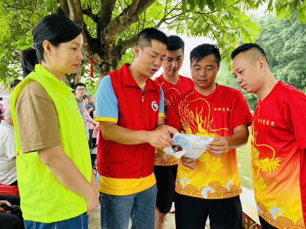 新会区司前镇积极开展龙舟赛事反邪教宣传活动2.png