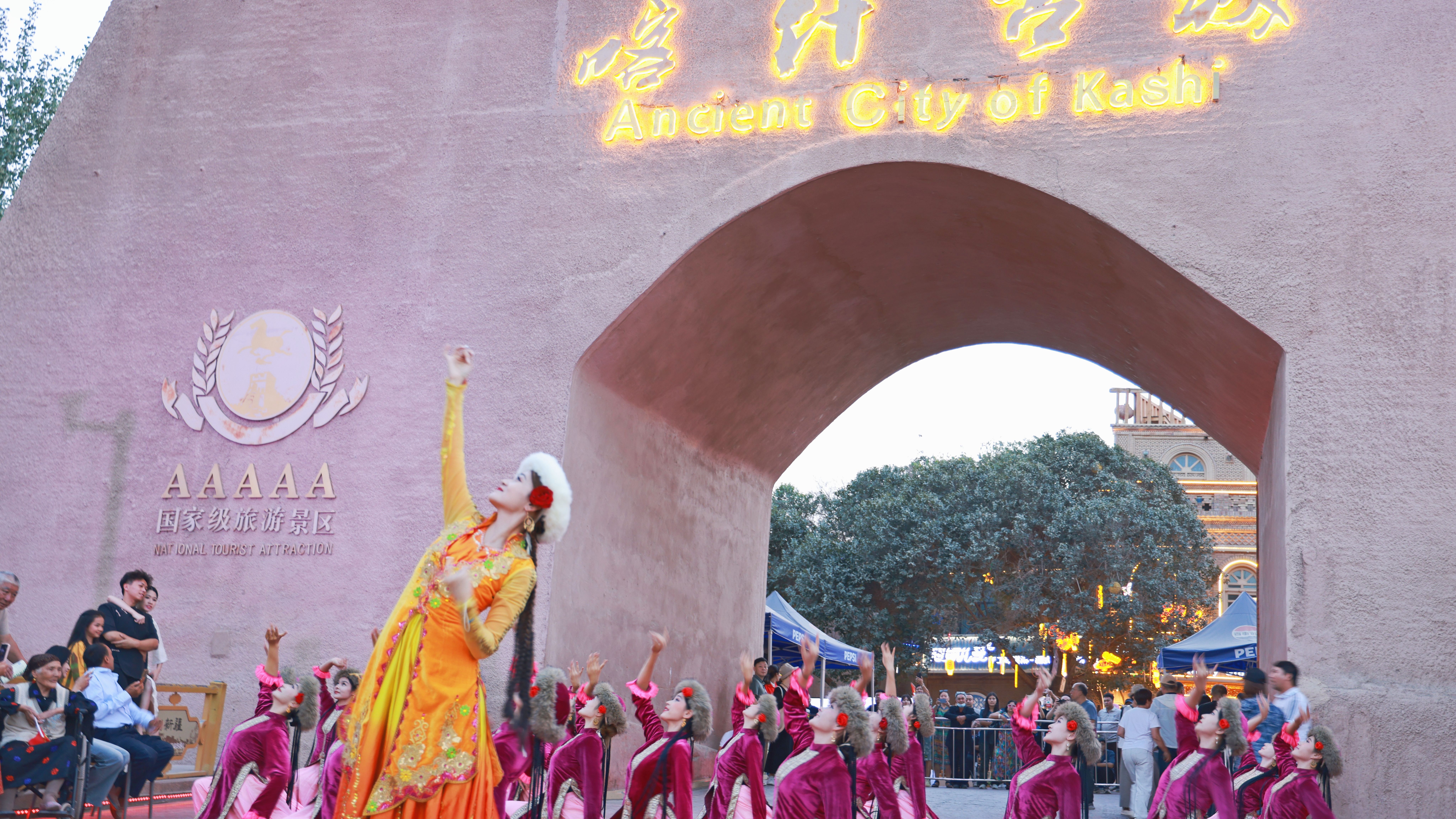 人从众！这个文艺演出还有两场~~