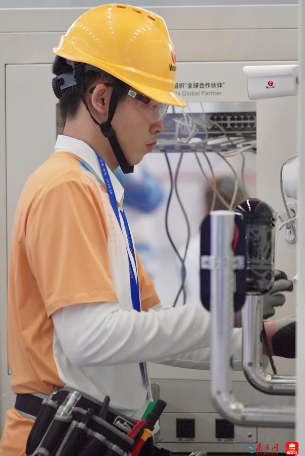第三届全国技能大赛智慧安防技术项目广东省参赛选手林威。通讯员供图。