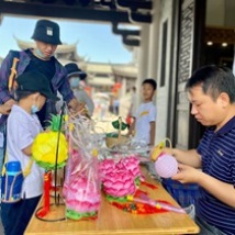 广济桥上叹非遗!一步一景一精品 广济桥上叹非遗!一步一景一精品