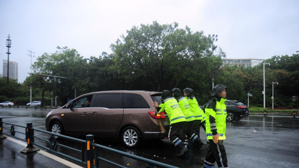 台风“暹芭”在广东省茂名市电白沿海地区登陆 台风“暹芭”在广东省茂名市电白沿海地区登陆