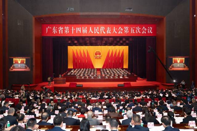 1月26日上午,广东省第十四届人民代表大会第五次会议在广州开幕。 1月26日上午,广东省第十四届人民代表大会第五次会议在广州开幕。