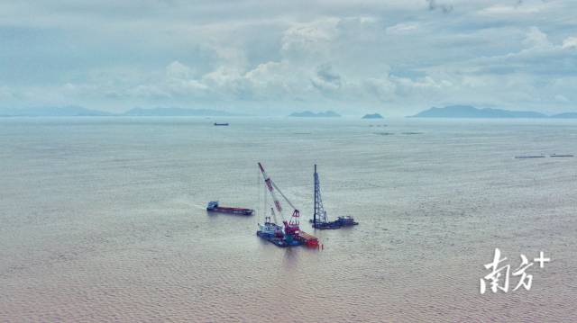 2020年6月6日，江门台山市黄茅海海上，黄茅海跨海通道项目打下第一根钢管桩，代表着该项目正式开工。