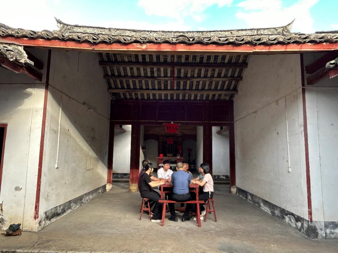 蕉岭县广福镇宗祠调解室。