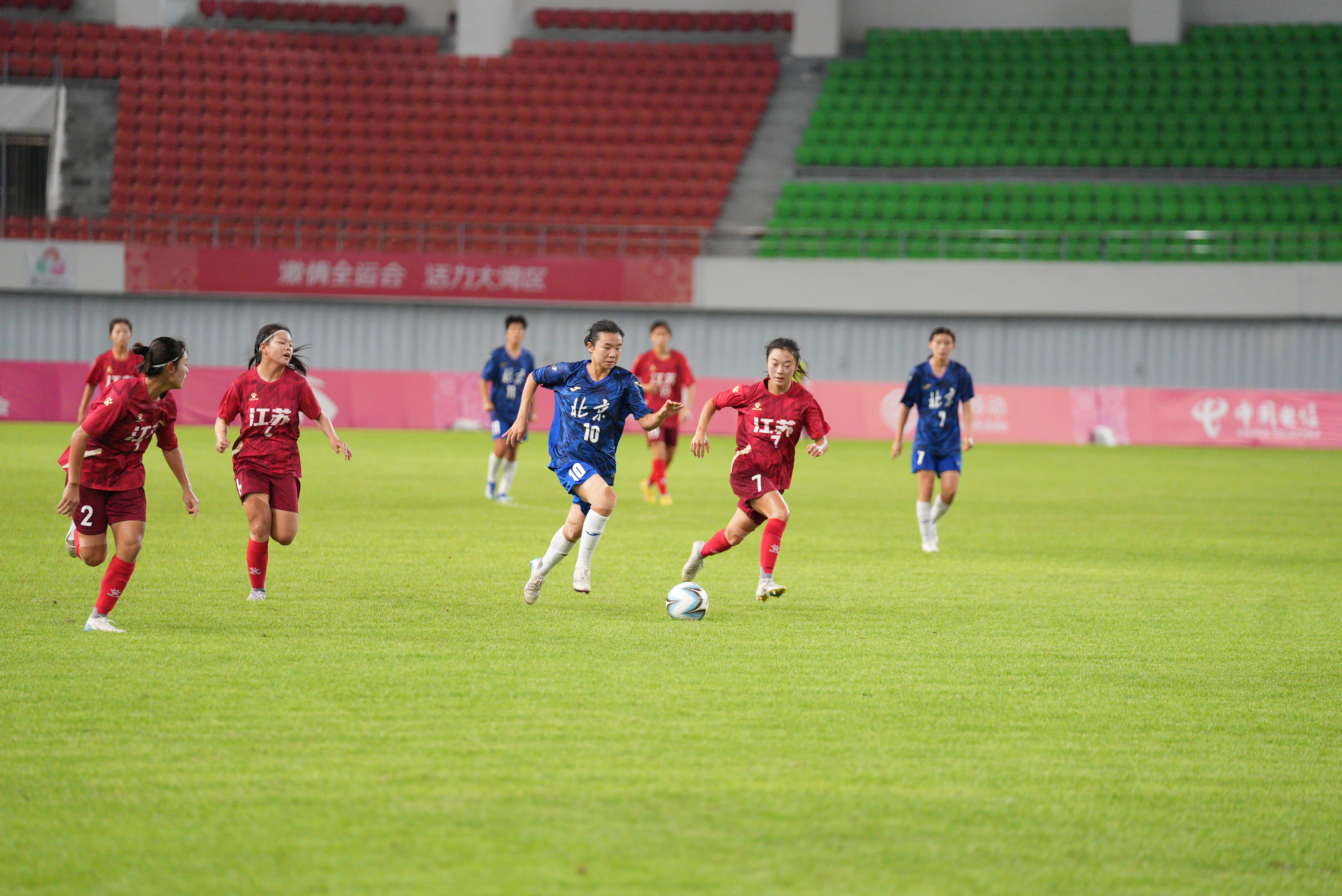 江苏队与北京队比赛现场。9—12名排位赛，黄咏欣 摄</p><p style=