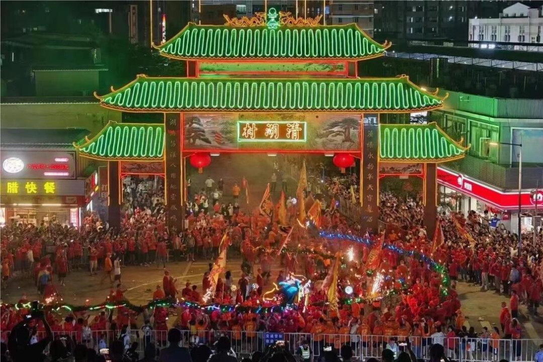 Dance with Fire Dragons during Mid-Autumn Festival in