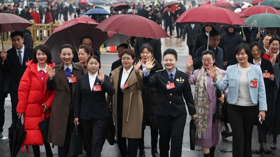 InPics: Female lawmakers and political advisors at China's "two sessions"