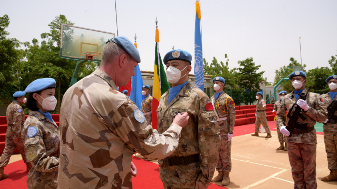 致敬！140名中國藍盔獲“聯合國和平榮譽勛章”