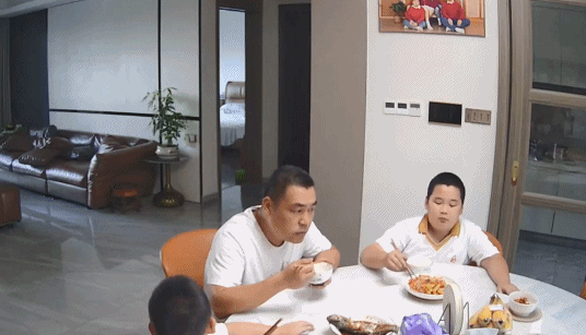 地震来临必须放下那盘菜 清远“干饭男孩”走红后续来了