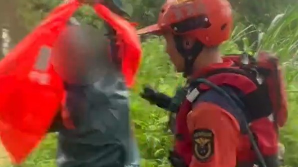 暴雨致村民被困“孤岛”，消防紧急救援！