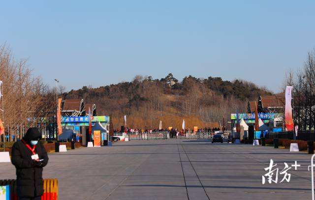 2月2日上午,北京冬奥会火炬接力启动仪式在北京奥森公园举行。 南方+ 张迪 拍摄 2月2日上午,北京冬奥会火炬接力启动仪式在北京奥森公园举行。 南方+ 张迪 拍摄