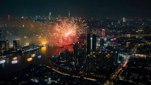 Fireworks extravaganza lights up Guangzhou sky to mark Chinese New Year