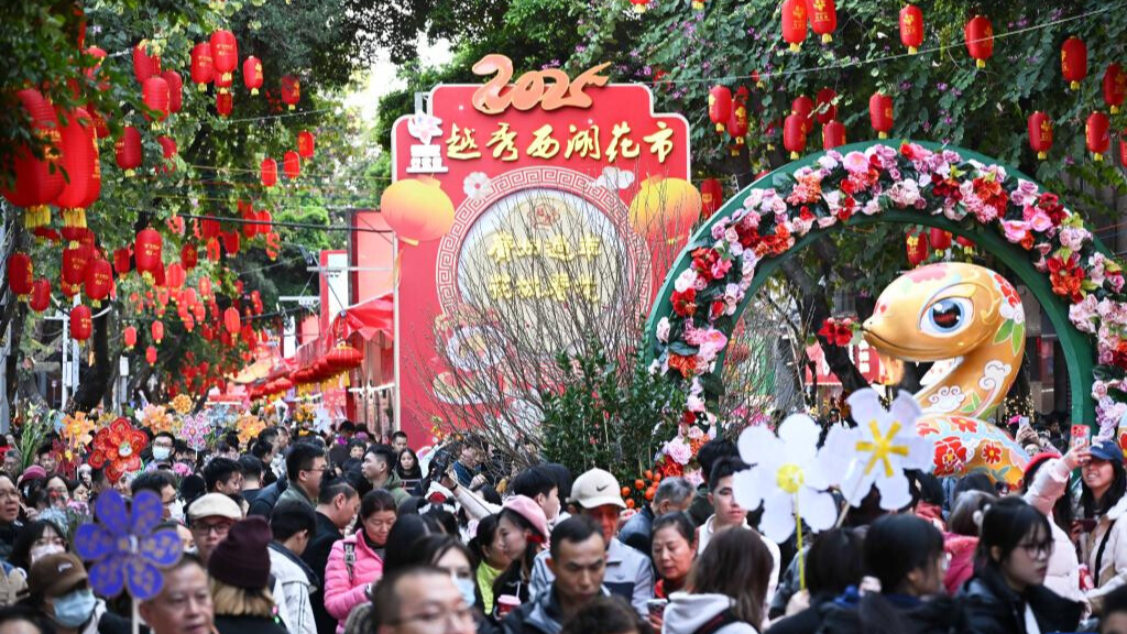 Festive atmosphere everywhere as Spring Festival comes