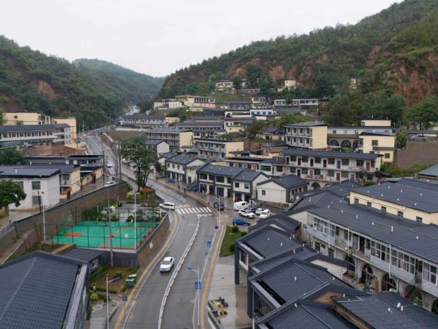 延安市宝塔区南市街道高家园则村沟道治理后全貌（无人机照片）。新华社记者 邹竞一 摄