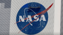 NASA称一颗小行星周末将掠过地球,比月亮略近 NASA称一颗小行星周末将掠过地球,比月亮略近