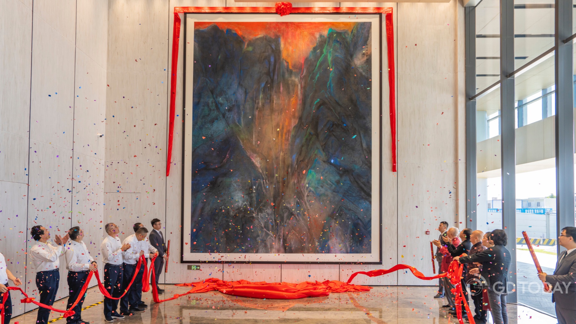 Colossal landscape painting unveiled to celebrate Nanfang Daily's 75th anniversary