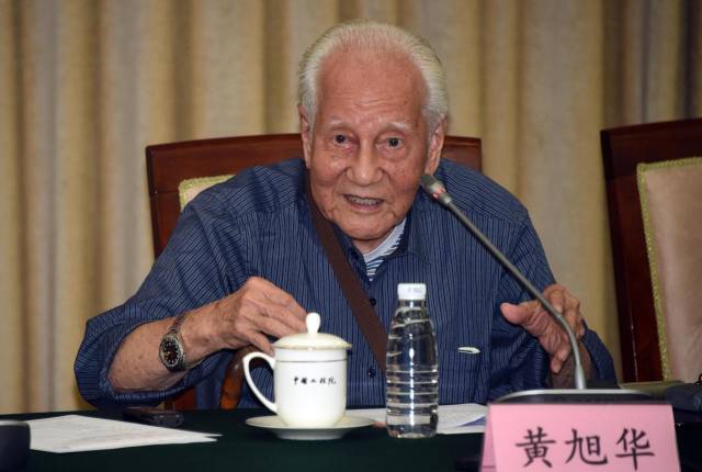 2019年9月29日下午，中国工程院在北京举行学习袁隆平、黄旭华院士科学精神座谈会。黄旭华院士在座谈会上分享自己的科研体会。（视觉中国/图）
