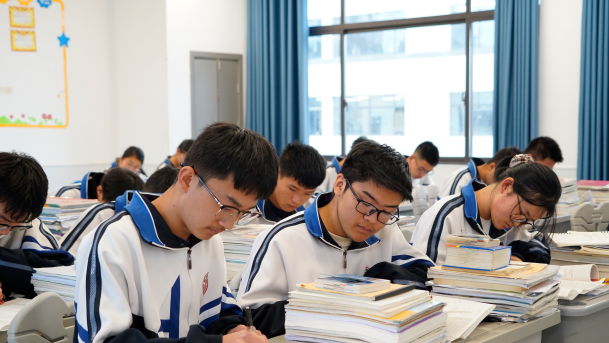 广东计划今年增加普通高中学位20万个，本专科招生增加约1万人