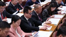 盲文版政府工作报告首次亮相全国人大会议 盲文版政府工作报告首次亮相全国人大会议