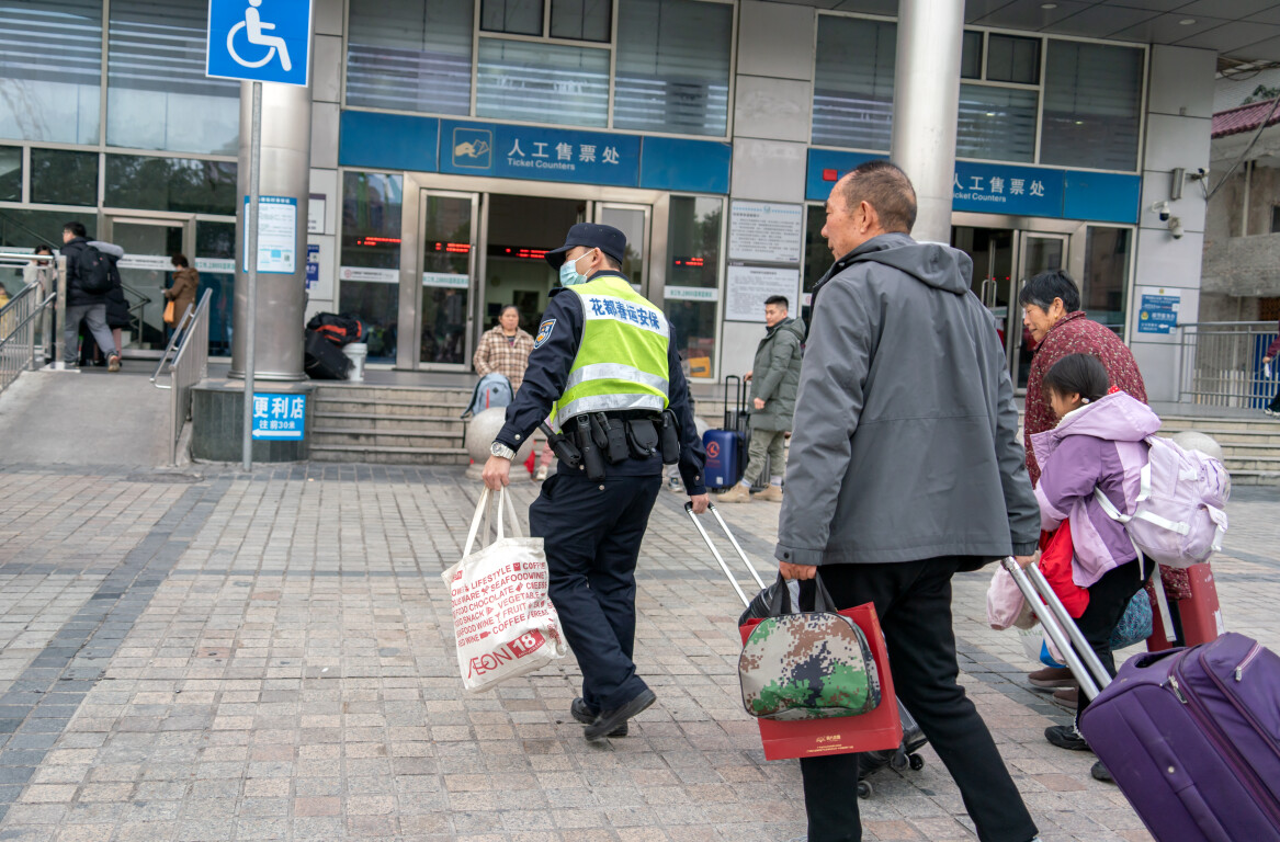 每日投入安保力量约1.1万人次！广州警方圆满完成2024年春运安保工作
