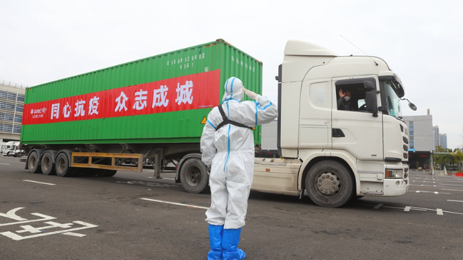 逾4000万元物资经港珠澳大桥通关援助香港