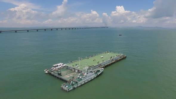 港珠澳大桥海事局揭牌成立 全力服务大湾区建设