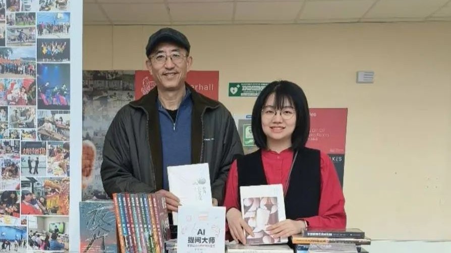 Guangdong donates books to a Cambridge library, UK