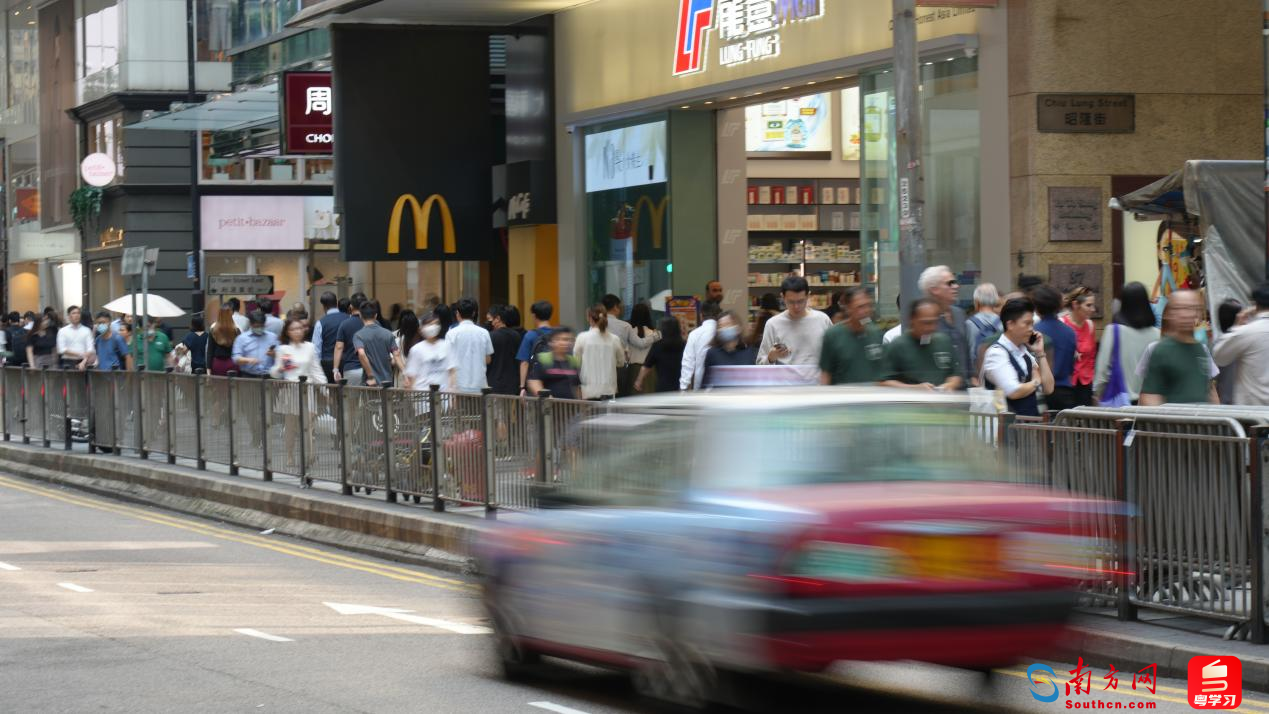 香港街头人流如织。张瑞霖/摄