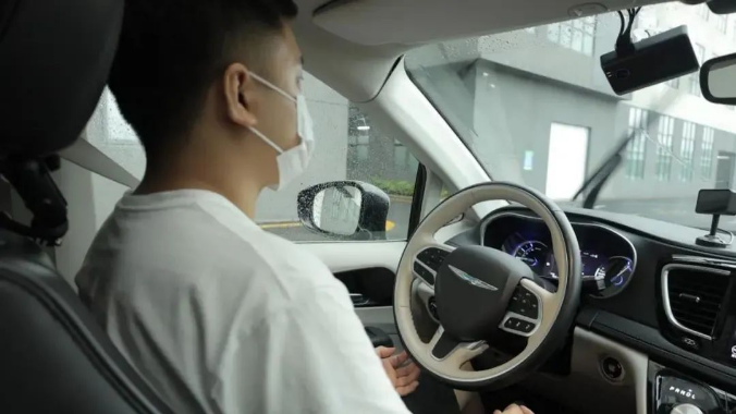 深圳发布智能网联汽车法规 无人驾驶汽车可合法上路