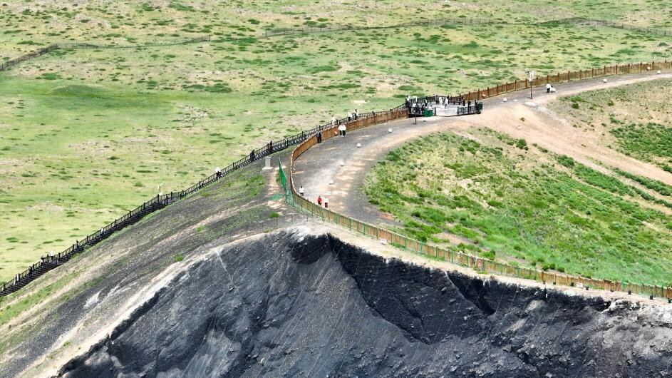 Volcano cluster in N China enters peak tourist season