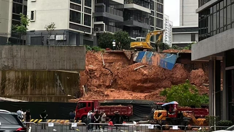 广州黄埔一小区挡土墙倒塌