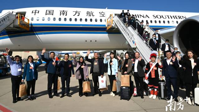 Guangdong deputies to the National People's Congress reach Beijing for annual session