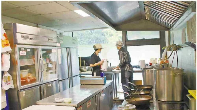 “外卖厨房”产“黑暗料理”？市场风口需监管升级