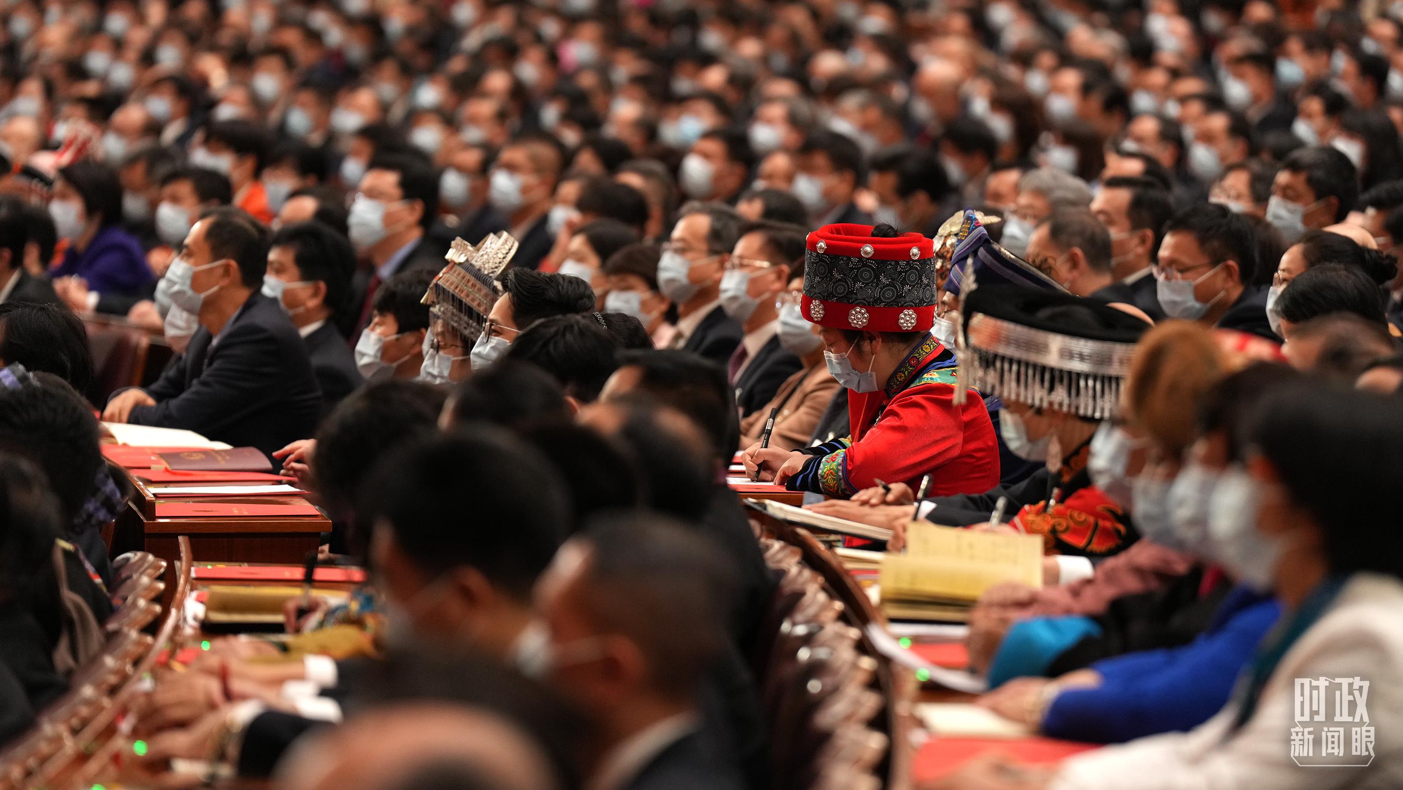 △ 十四届全国人大一次会议闭幕会现场。（总台国广记者李晋拍摄）