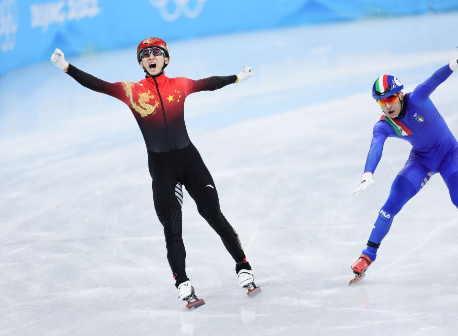 短道速滑混合团体接力决赛：中国队夺冠