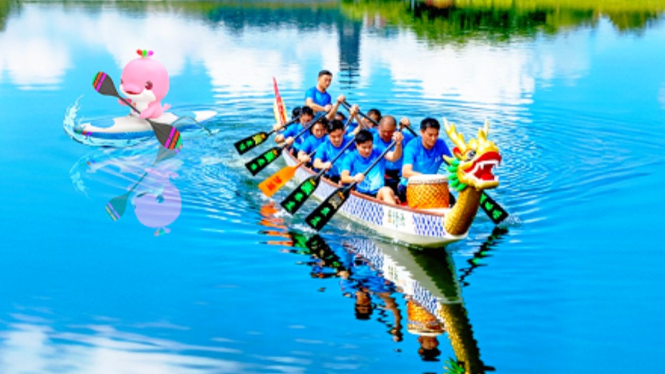 Foshan, where hundreds of dragon boats race forward