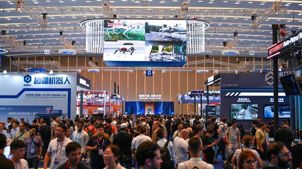 “圈粉”境外采购商 中国机器人登上广交会“主舞台”