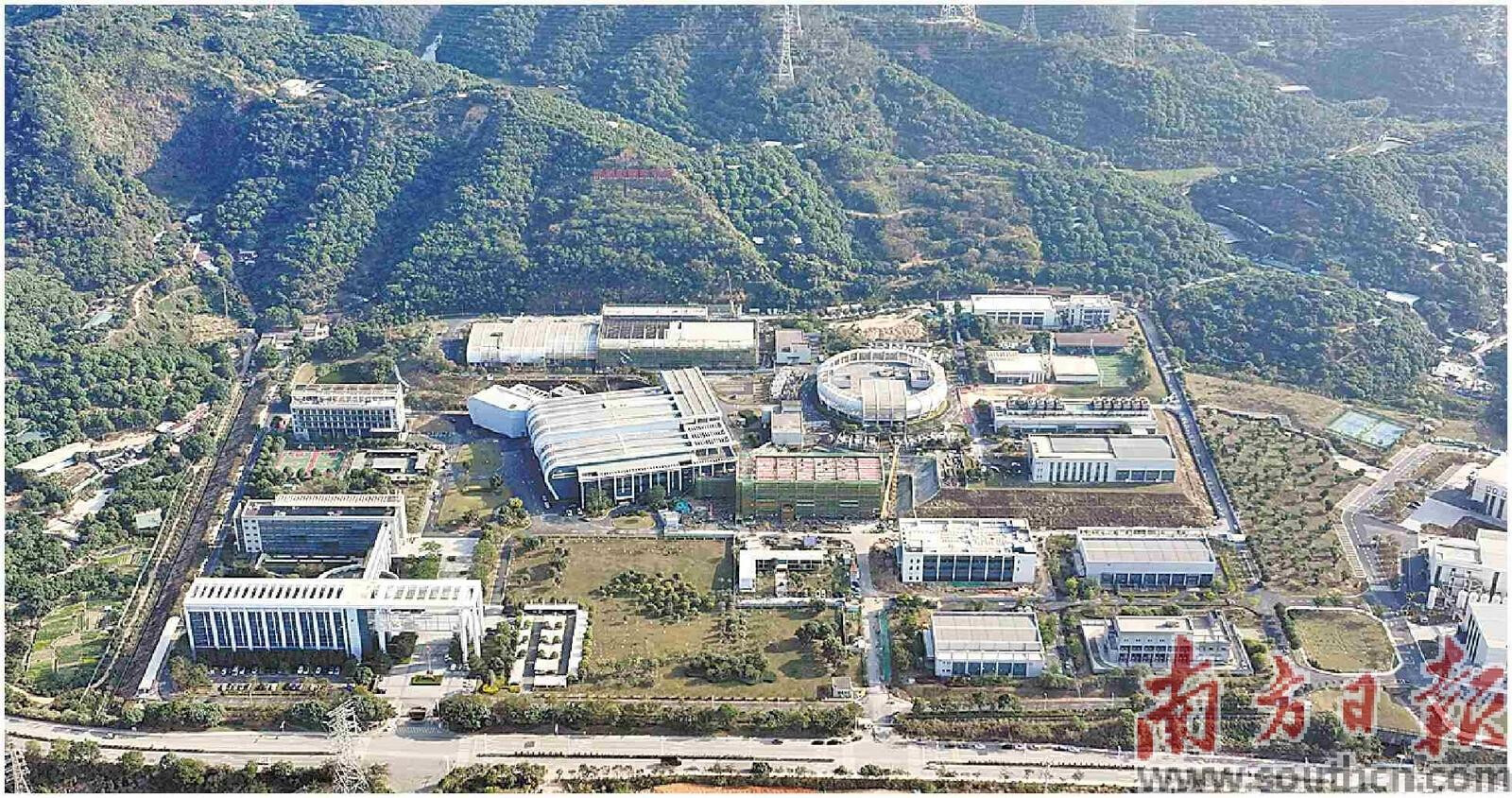 中国散裂中子源二期工程所有单体建筑迎来全面封顶。图为一期及二期工程俯瞰。中国科学院高能物理研究所供图