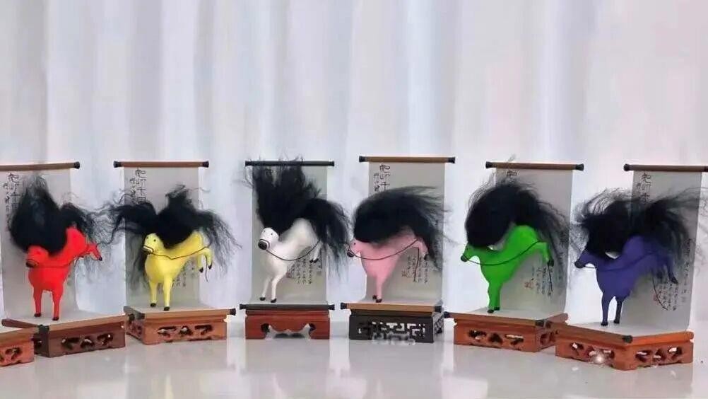 “很潦草，很喜欢”，潦草小马因发型走红，设计灵感源自齐白石的画