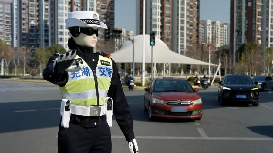 AI-powered "RoboCops" take up traffic duties in Chinese cities