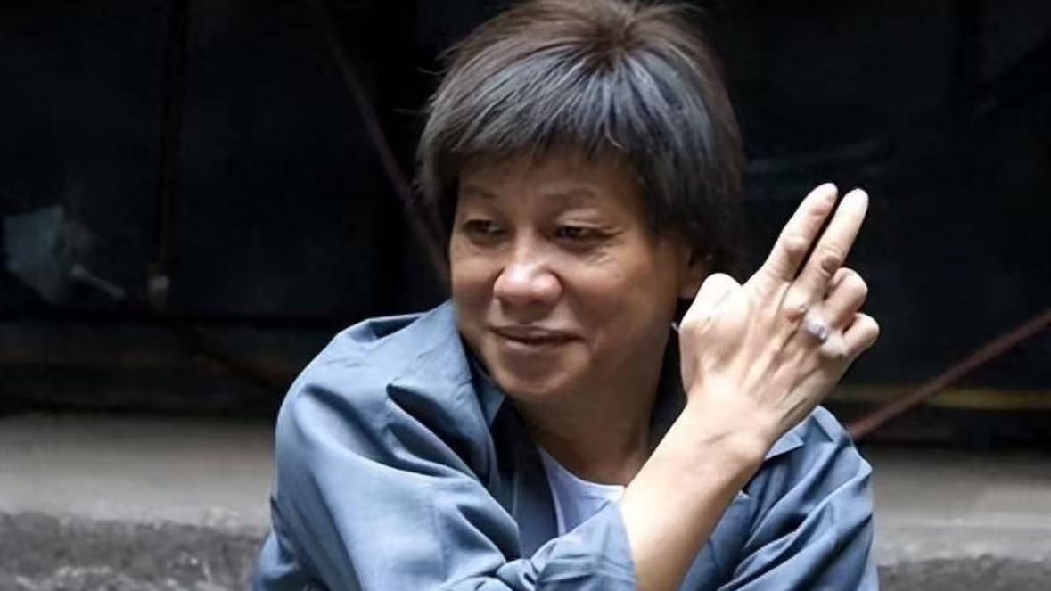 周星驰发文：永远悼念梁小龙先生！梁小龙曾称“讨厌人家说周星驰捧我”